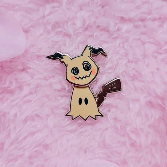 Mimic spinning enamel pin