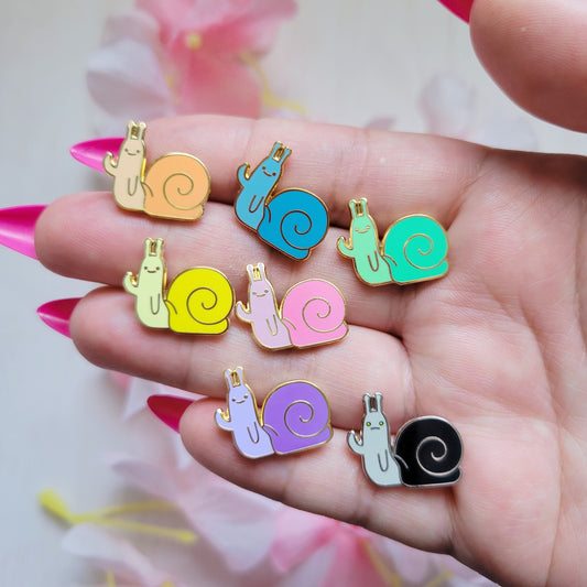 Snail enamel pin
