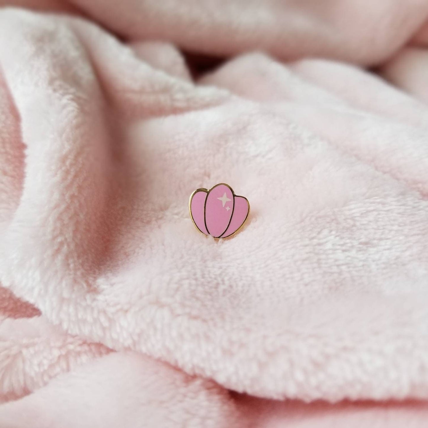 Pink shell mini pin and stud earrings