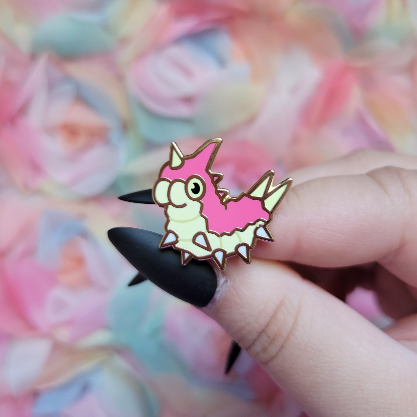 Worm enamel pin