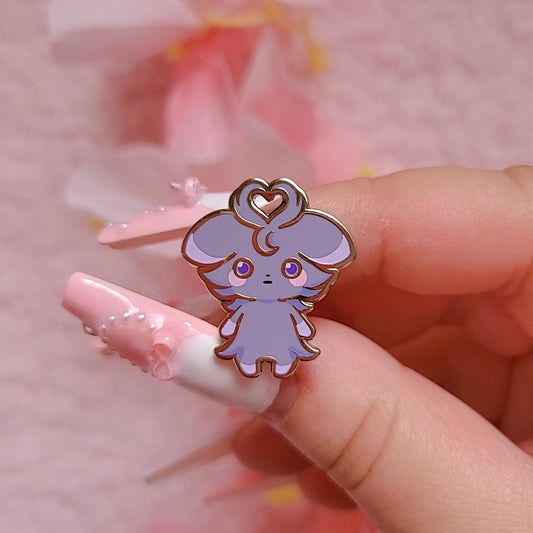 Wide-eyed cat enamel pin